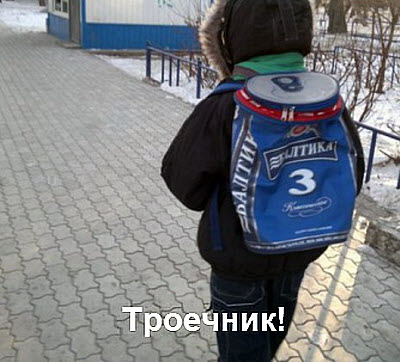 Мальчик идёт в школу!
